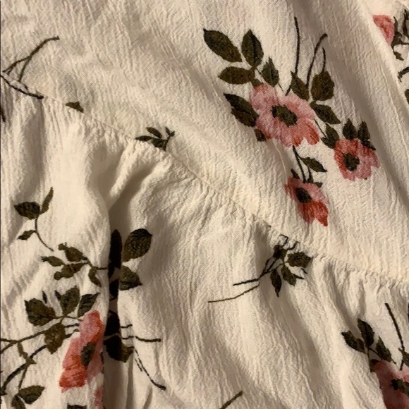 Floral cold shoulder shirt - Picture 2 of 3